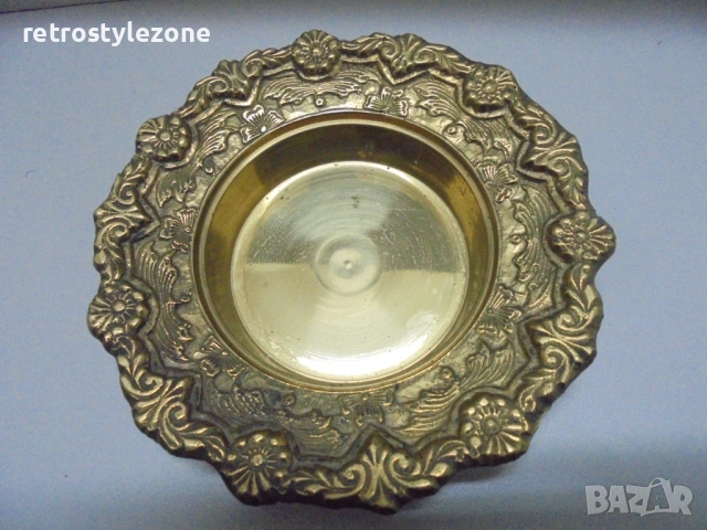 № 8461 Стара бронзова купичка с орнаменти, снимка 2 - Други ценни предмети - 53181881