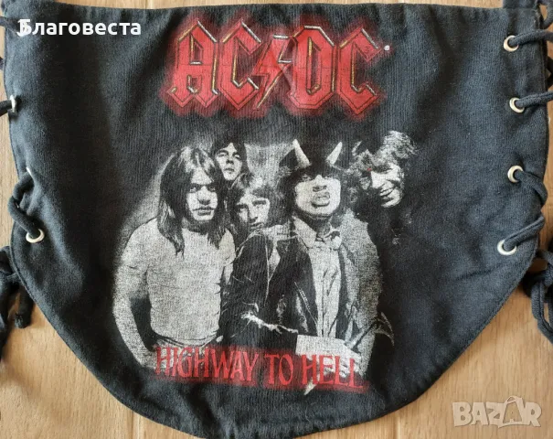 Къс топ на Bershka , снимка 2 - Корсети, бюстиета, топове - 47404799