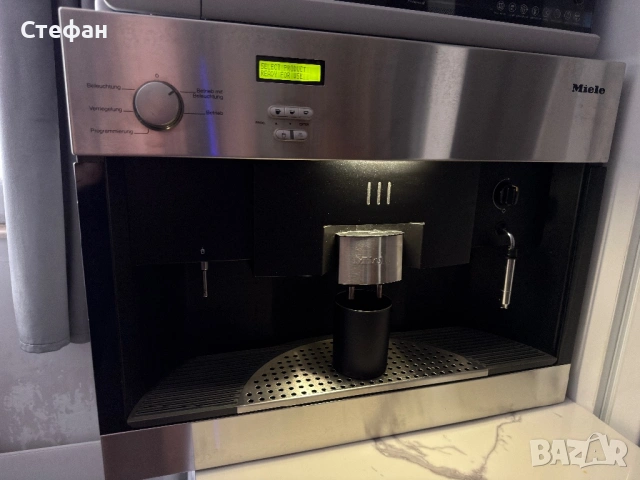 Кафе машина за вграждане Miele