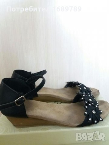 Дамски сандали с камъчета за 10 лв