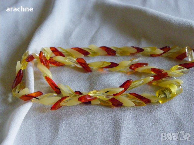 Колие от трицветен кехлибар, снимка 4 - Колиета, медальони, синджири - 36946280