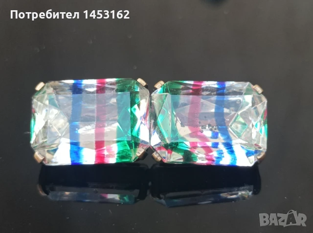 Старинна брошка с ирисово стъкло 