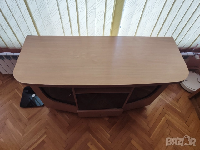 Продавам шкаф със стъклени витрини подходящ за хол, TV и др., снимка 8 - Шкафове - 52820837