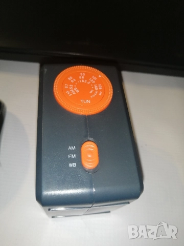Радио с динамо и соларна батерия, снимка 7 - Радиокасетофони, транзистори - 51441789