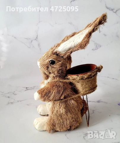 Заек със саксийка