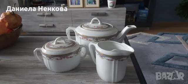 Красив комплект чайник, латиера и захарница