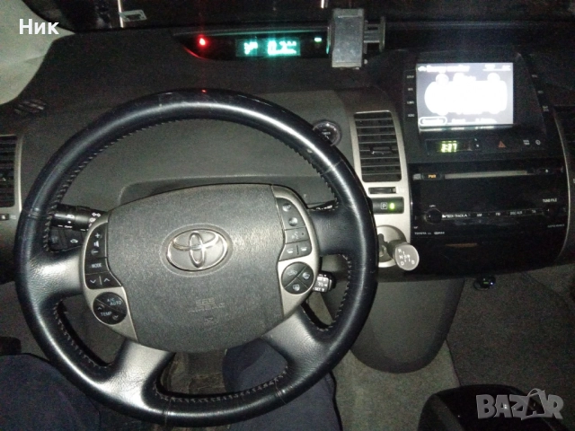 Тойота Приус, снимка 13 - Автомобили и джипове - 52259596