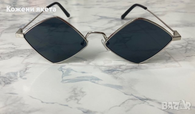 Слънчеви очила ромб със сребристи рамки черни стъкла