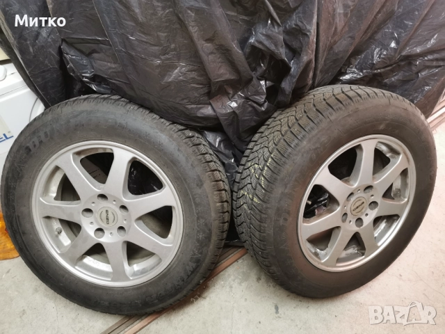 4 зимни гуми  215/65/16 Dunlop и 4бр. алуминиеви джанти 5х114,3, 16 цола, 