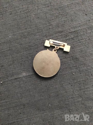 Продавам значка , снимка 2 - Антикварни и старинни предмети - 39654227