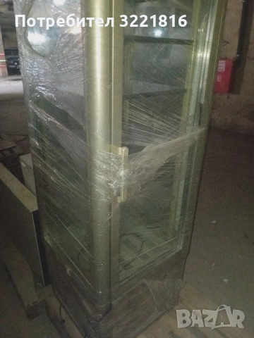 Демонстрационна вертикална сладкарска витрина 