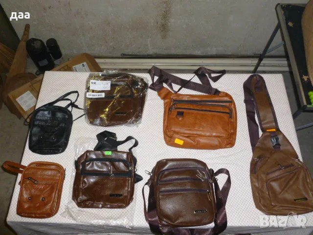 продавам малка компактна кожена чанта, снимка 2 - Чанти - 49009660