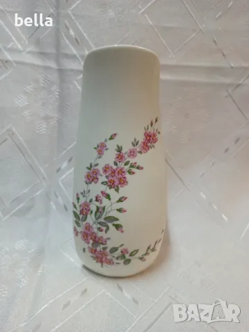 Видинска порцеланова ваза в прекрасен вид 18 см височина с маркировка .