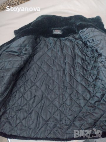 Дамско късо палто в черен цвят с косъм., снимка 2 - Палта, манта - 43155307