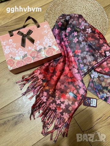 Шал с кутия