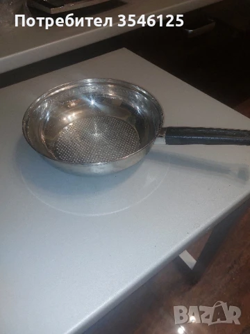 Тиган от неръждавейка с диаметър 25 см . дълбочина 7-8 см