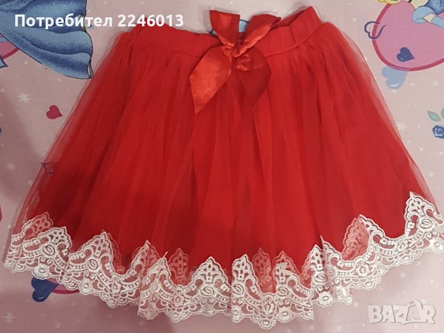 Червена поличка с дантелка