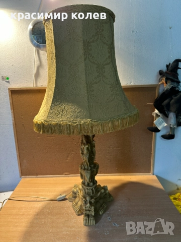 винтидж настолна лампа с богата орнаментика