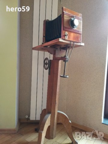 Голям стар фотоапарат