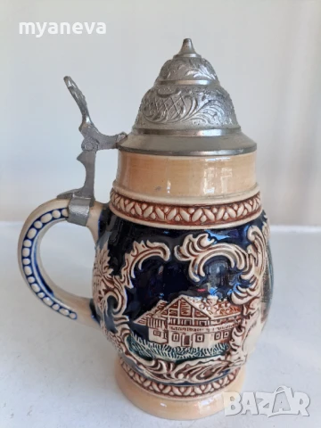 Халба за бира, немска с богата орнаментика и метален капак . 