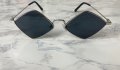 Слънчеви очила ромб със сребристи рамки черни стъкла