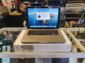 Лаптоп Apple MacBook Pro A1278 В перфектно състояние. С кашон книжки, документи, зарядно. Батерията , снимка 3