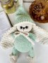 Ръчно плетена плюшена играчка Зайче в пижамка, Ръчно плетено зайче, подарък за бебе, снимка 1 - Плюшени играчки - 43683503