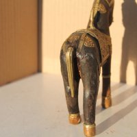 Арабски дървен кон с месингова украса, снимка 11 - Антикварни и старинни предмети - 43573128