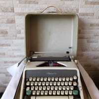 Стара пишеща машина Olympia De Luxe SM7 - Made in Germany - 1960 г., снимка 3 - Антикварни и старинни предмети - 38385662