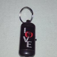 Ключодържател за влюбени LOVE 💟 с фенерче подходящ аксесоар за раници 42467, снимка 1 - Други - 43620434