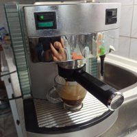 Кафемашина Саеко Гран крема с ръкохватка с крема диск, работи отлично и прави хубаво кафе с каймак , снимка 3 - Кафемашини - 44099268