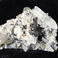 №170,Кварц,Планински кристал,Кварцова друза с халкопирит и сфалерит,Quartz Bulgaria,BGminerals,, снимка 5 - Декорация за дома - 44124783