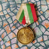 стар медал 1300 години, снимка 2 - Антикварни и старинни предмети - 35264375