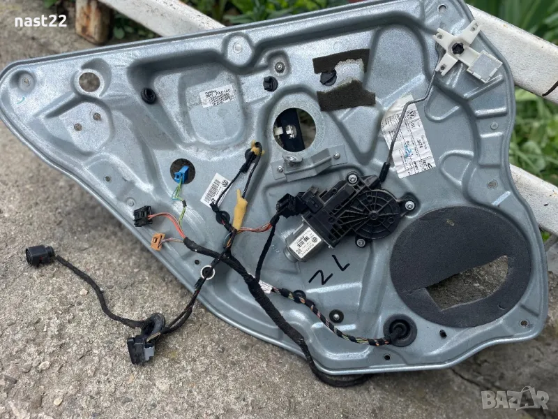 Заден ляв стъклоповдигач Фолскваген Поло 2004-2009 год, снимка 1