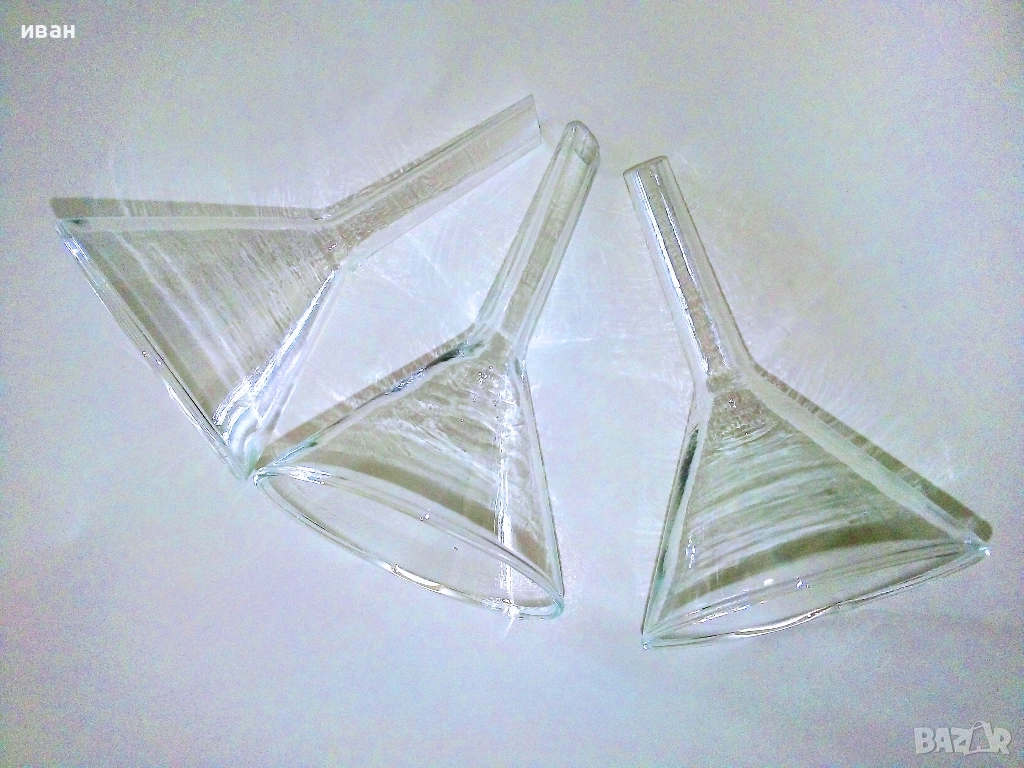 Стъклени лабораторни фунийки 3 броя., снимка 1