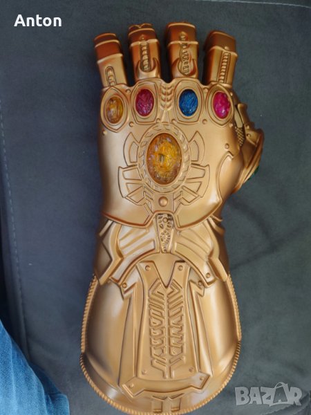Продавам ръкавицата на Танос в реални размери със светещи камъни, снимка 1