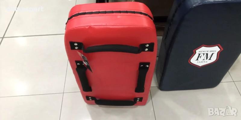 щит кожен нов , снимка 1