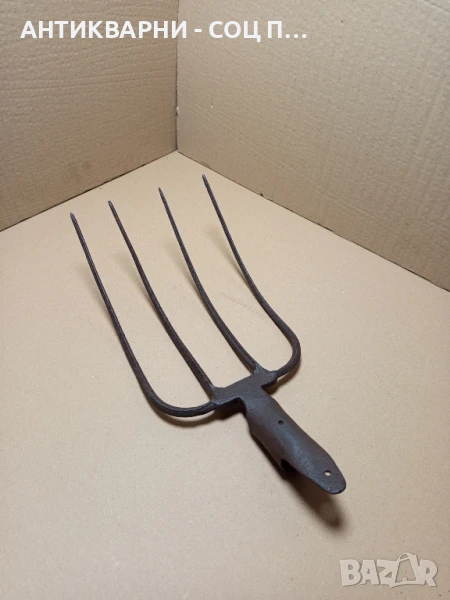 Соц Стара Ръчно Кована Вила За Сено Номер/1/., снимка 1