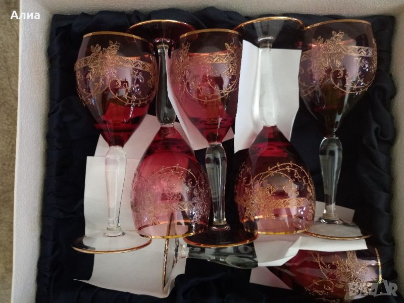 Гравирани чаши цветно стъкло за вино 6 бр., снимка 1