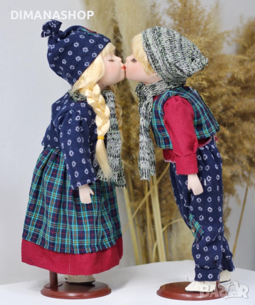 Комплект 2-ка порцеланови кукли “ Целувк”- 40 см , снимка 1