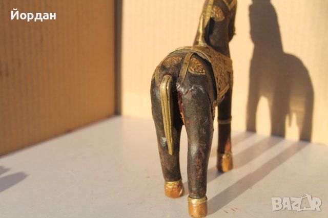 Арабски дървен кон с месингова украса, снимка 11 - Антикварни и старинни предмети - 43573128