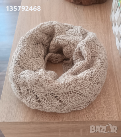 Шал тръба в бежово 