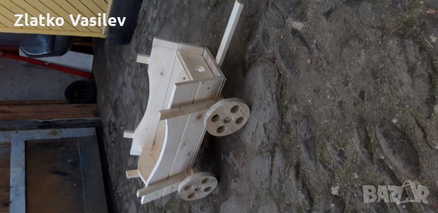 Цветарник  Каручка декорация за градина 