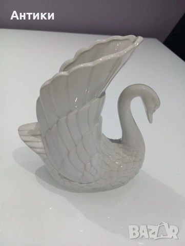 Порцеланов голям лебед стар , снимка 4 - Декорация за дома - 52553032