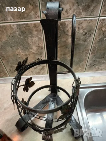 Ковано желязо стойка със шише3 литра вместимост, снимка 3 - Антикварни и старинни предмети - 48968846