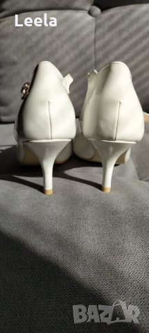 Бели лачени обувки, снимка 9 - Дамски обувки на ток - 28885600