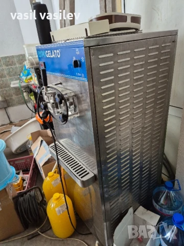 продавам професионална машина за сладолед 
