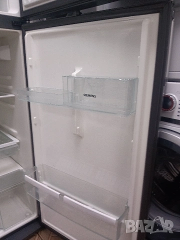 Сив хладилник с горна камера Сименс  Siemens с две години гаранция!, снимка 4 - Хладилници - 53195939