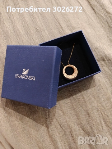 Колие Swarovski , снимка 2 - Колиета, медальони, синджири - 52982773