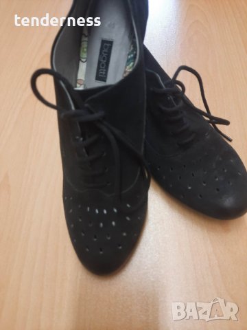 Bugatti, прекрасни есенни обувки в тъмно синьо с перфорация., снимка 2 - Дамски обувки на ток - 30147958